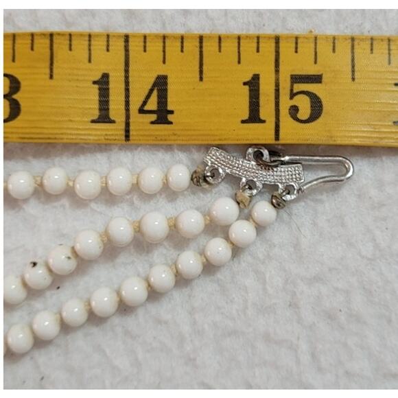 Vtg 50s 60s Milk Glass White Knotted Beads 3 Strand Choker Necklace Hook Clasp - Picture 6 of 6